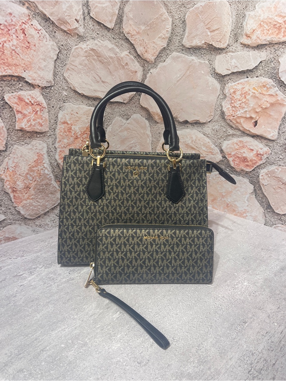 Michael Kors Marilyn Med Satchel & Wallet Black/Gold Logo